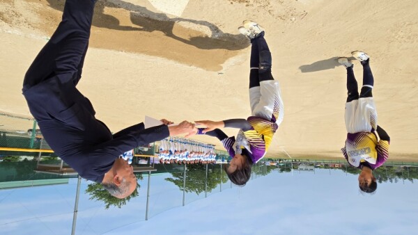 令和７年度北信越高等学校総合体育大会ソフトボール競技　女子の部表彰式第３位チーム３