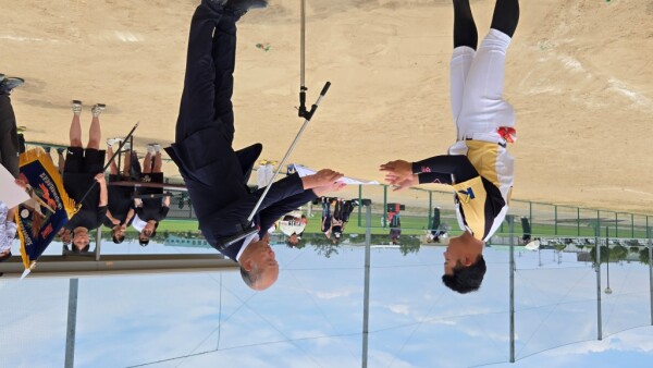 令和７年度北信越高等学校総合体育大会ソフトボール競技　男子の部表彰式優勝チーム１