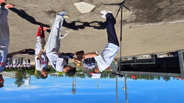 準優勝チーム_表彰式2