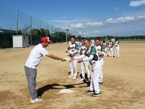 第19回シニア小松市長旗親善大会 富樫戦優勝チーム表彰式1