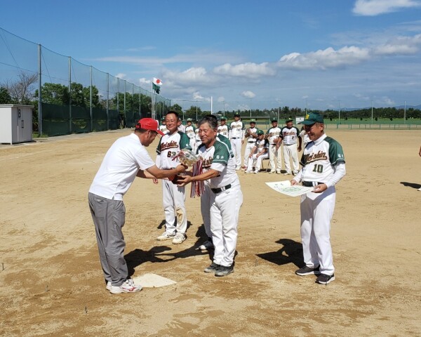 第19回シニア小松市長旗親善大会 富樫戦優勝チーム表彰式2