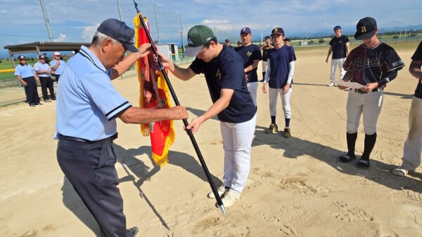 第56回業種別対抗ソフトボール大会_優勝チーム_表彰式4