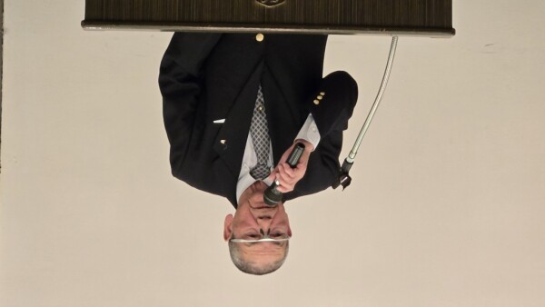 評議員議長(院山照男)