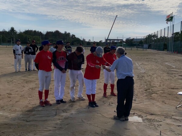 2022年読売大会表彰式優勝チーム11